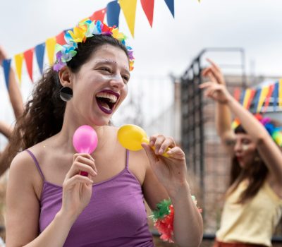 retrato-de-pessoa-se-divertindo-no-carnaval